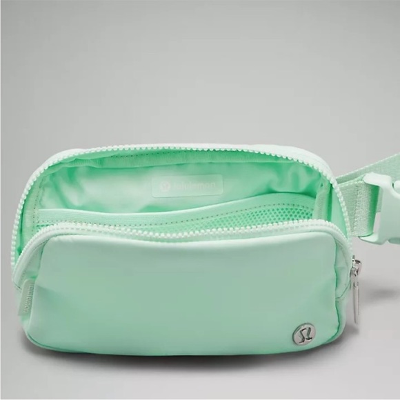 NWT LULULEMON EVERYWHERE BELT BAG MINT MOMENT - Picture 4 of 15